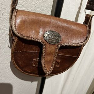 The Bekeros cross body leather